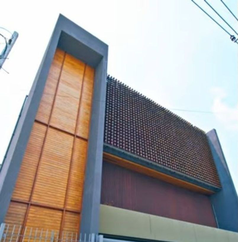 Lat Phrao Courtyard House 01