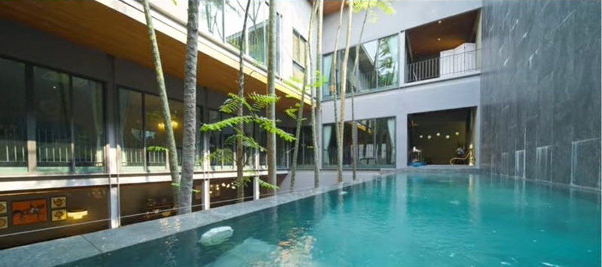 Lat Phrao Courtyard House 17